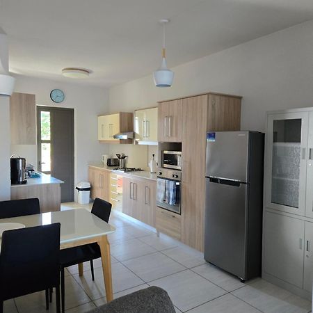Modern And Cosy Condo: Westwood Apartments Flic en Flac Экстерьер фото