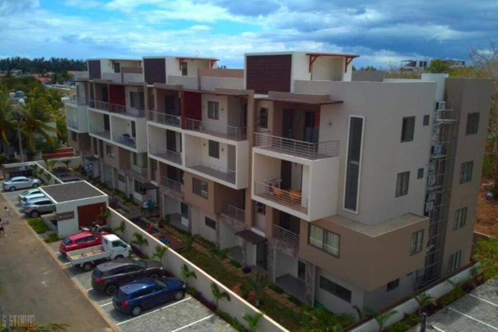 Modern And Cosy Condo: Westwood Apartments Flic en Flac Экстерьер фото