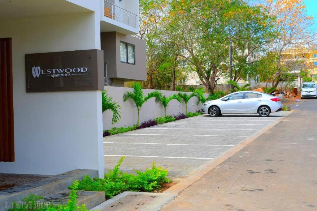 Modern And Cosy Condo: Westwood Apartments Flic en Flac Экстерьер фото