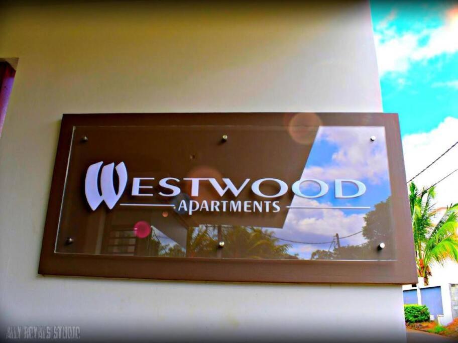 Modern And Cosy Condo: Westwood Apartments Flic en Flac Экстерьер фото