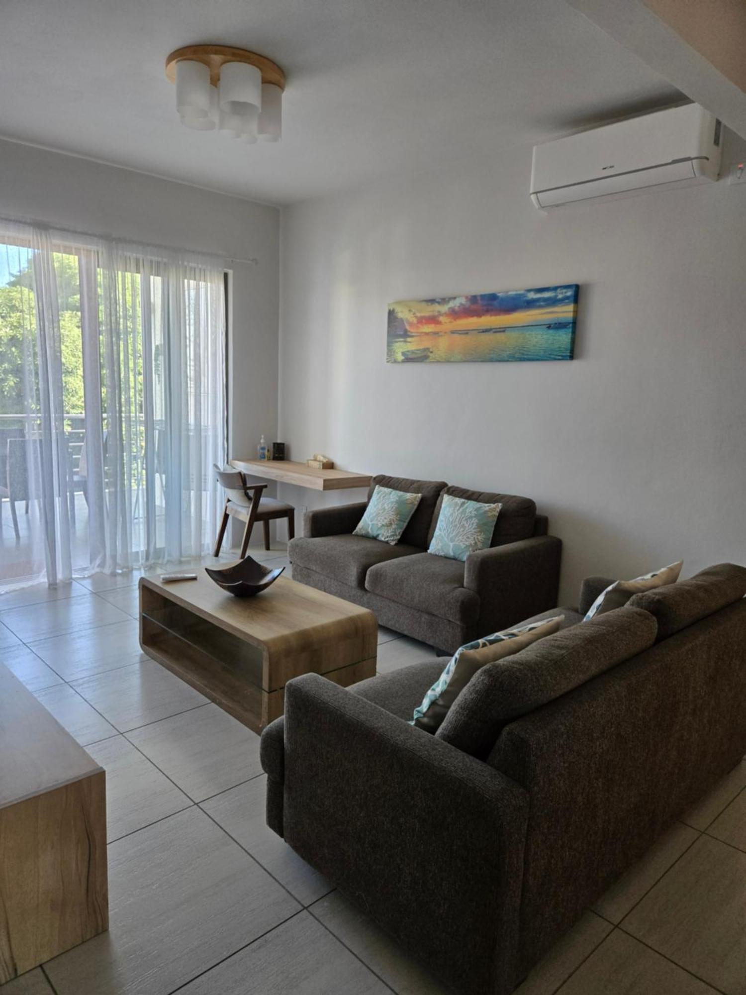 Modern And Cosy Condo: Westwood Apartments Flic en Flac Экстерьер фото