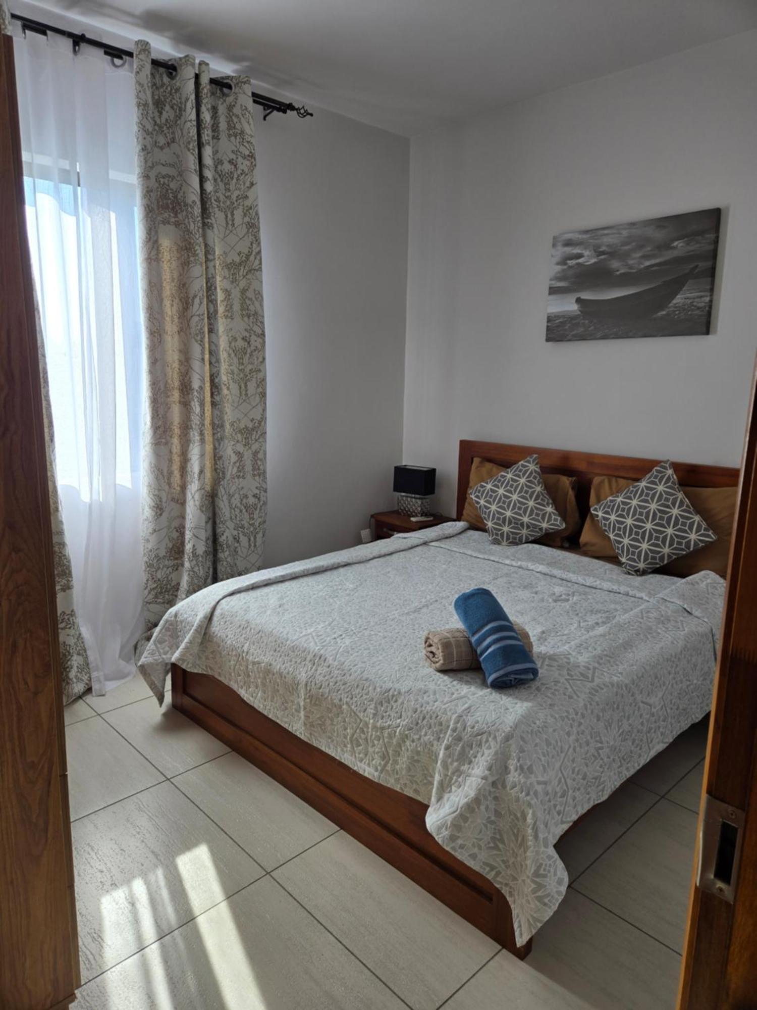 Modern And Cosy Condo: Westwood Apartments Flic en Flac Экстерьер фото